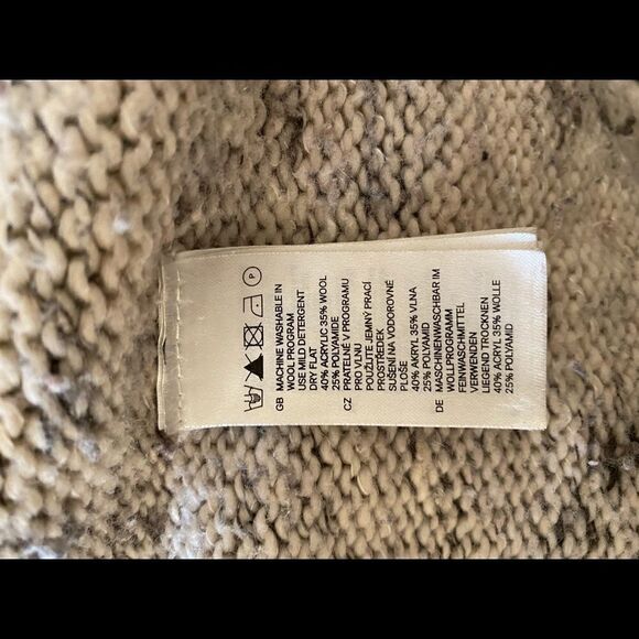 H&M cable knit cream colored sweater, small - Picture 7 of 9